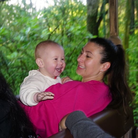 Meet your Posher, Nicole - Picture 1 of 1